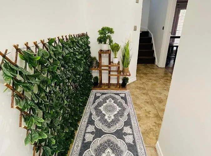 Semesterbostad Watan - Spacious 3 Bedrooms Entire House With Beautiful Outdoor Garden *