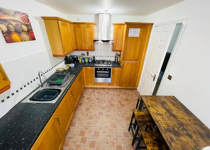 Watan - Spacious 3 Bedrooms Entire House With Beautiful Outdoor Garden *