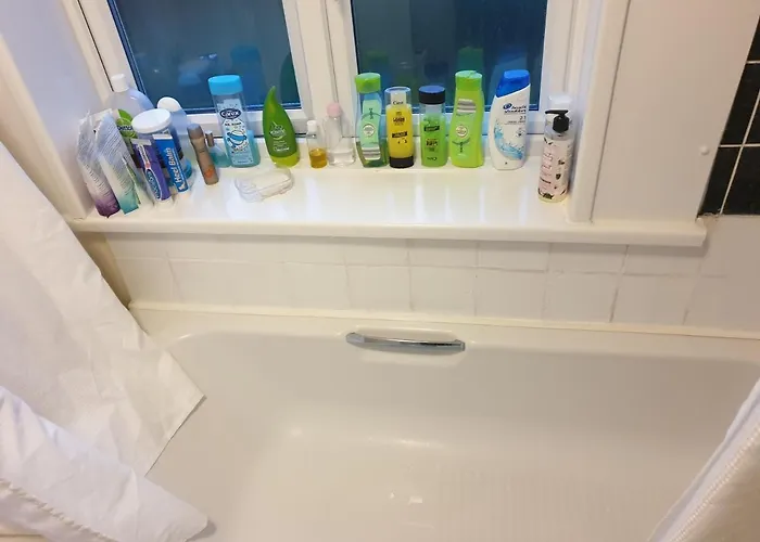 Splendid 4bedrooms Shared Homestay Manchester