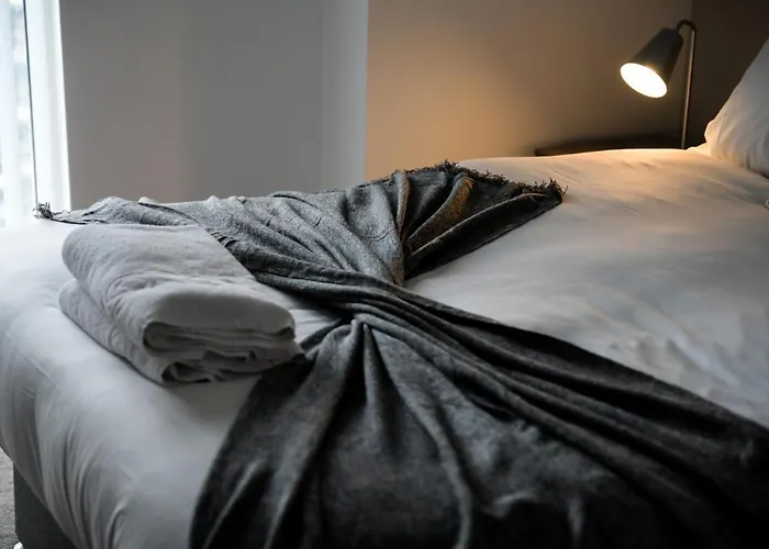 Onpoint - Spacious 2 Bedroom Apt - City Centre With Balcony 公寓 *