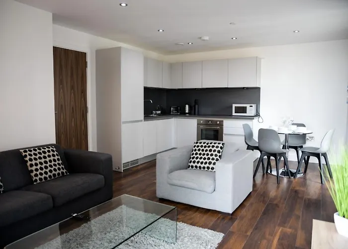 Апартаменты Onpoint - Spacious 2 Bedroom Apt - City Centre With Balcony