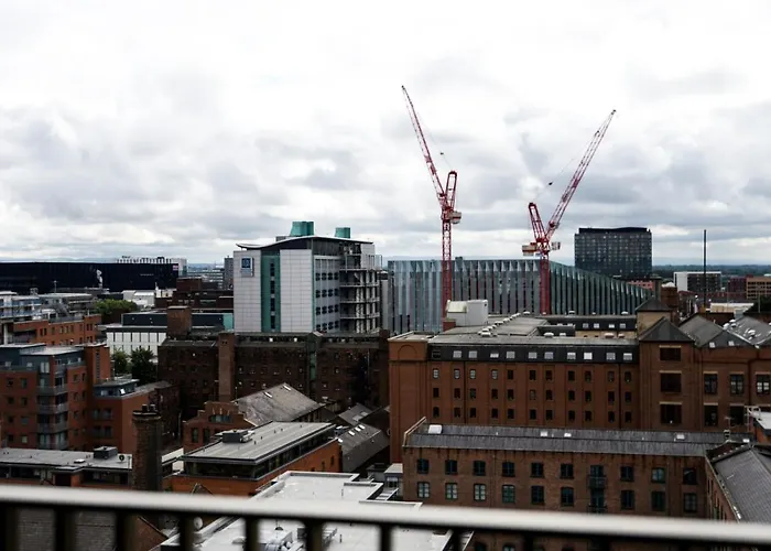 Onpoint - Spacious 2 Bedroom Apt - City Centre With Balcony