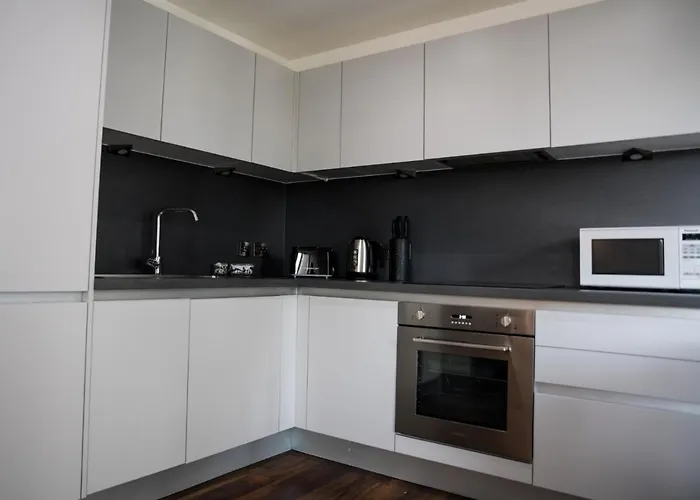 Onpoint - Spacious 2 Bedroom Apt - City Centre With Balcony 公寓