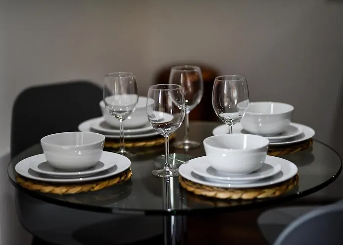 Onpoint - Spacious 2 Bedroom Apt - City Centre With Balcony 公寓