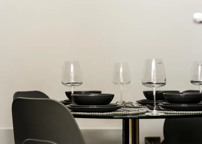 Onpoint - Spacious 2 Bedroom Apt - City Centre With Balcony Апартаменты