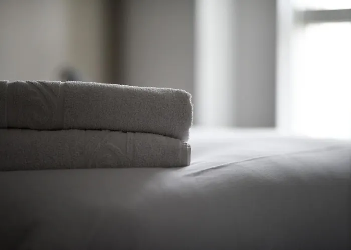 Апартаменты Onpoint - Spacious 2 Bedroom Apt - City Centre With Balcony *