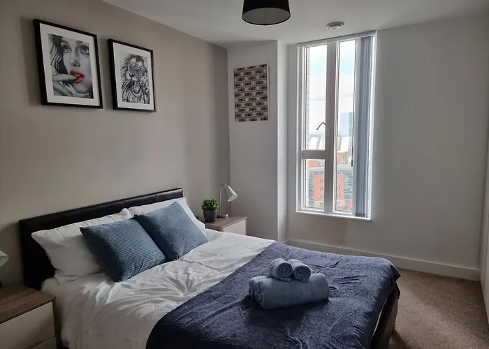 Onpoint - Spacious 2 Bedroom Apt - City Centre With Balcony Apartamento