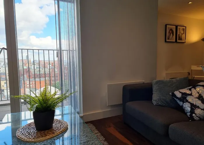 Onpoint - Spacious 2 Bedroom Apt - City Centre With Balcony Апартаменты