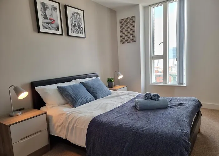 Onpoint - Spacious 2 Bedroom Apt - City Centre With Balcony Апартаменты