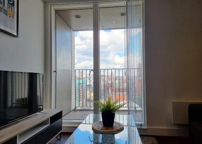 Onpoint - Spacious 2 Bedroom Apt - City Centre With Balcony Апартаменты *