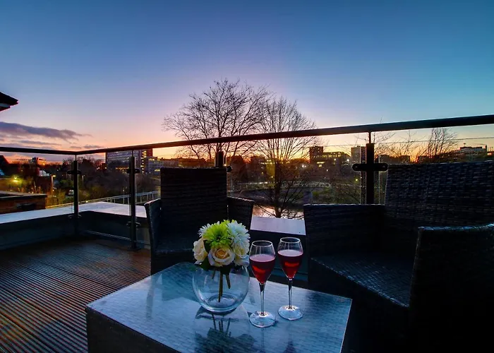 Riverside Villas * Manchester