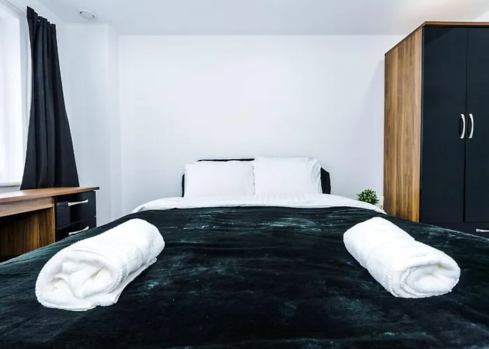 아파트 Luxury 3 Bedroom House Close To Center *