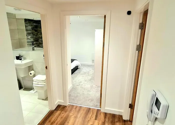 Apartman 1-bedroom Aprt In Salford- Freeparking- Sleeps3