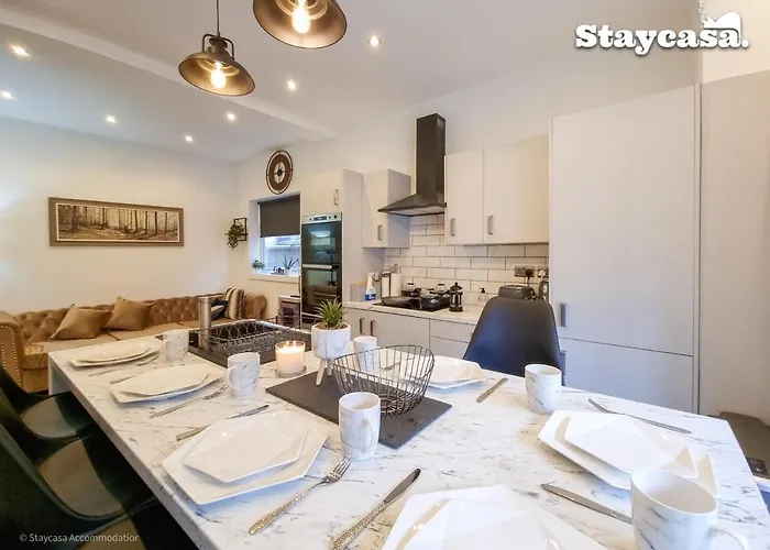 度假居 Spacious 6-bed With Large Patio And Free Parking