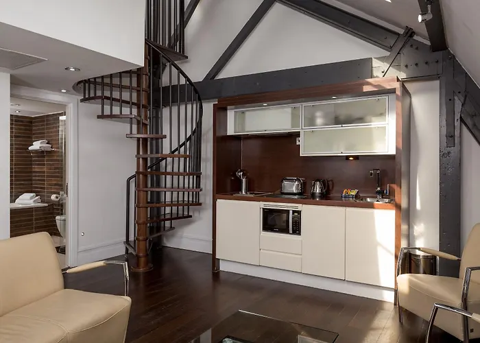 Roomzzz 4* Manchester