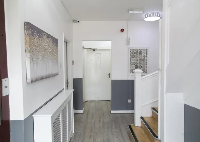 Hills View * Manchester