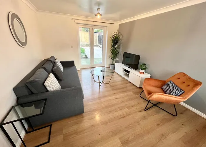 Spacious 3-bedroom House With 5 Beds And Sofa-bed Dom wakacyjny *