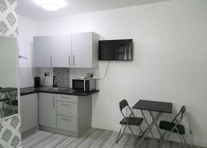 Hills View * Manchester