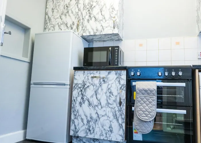 Ferienhaus Cosy 2 Bed With Parking Near Piccadilly, Etihad Stadium And Coop Live Sleeps Up To 5 Manchester