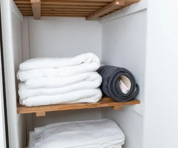 Cosy 2 Bed With Parking Near Piccadilly, Etihad Stadium And Coop Live Sleeps Up To 5 *