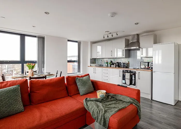 Stunning 2 Bed With Free Parking Close To Cc Apartment *