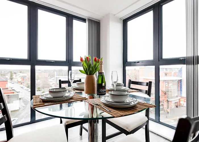 Stunning 2 Bed With Free Parking Close To Cc *