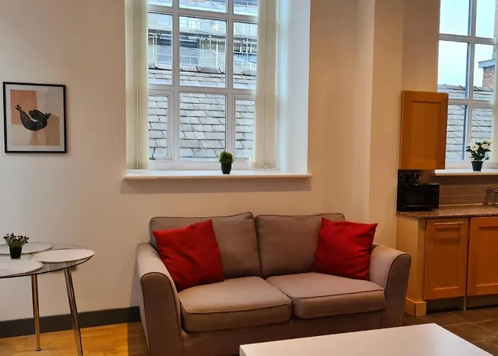 Spacious, Bright And Airy Centre Flat. Unique Converted Mill.