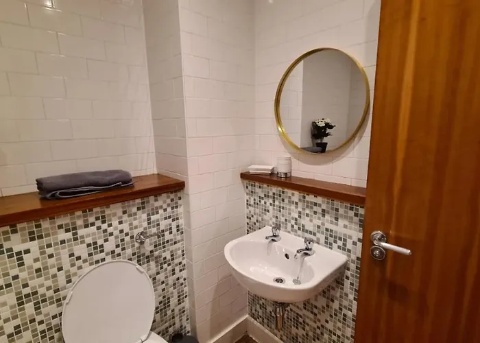 Spacious, Bright And Airy Centre Flat. Unique Converted Mill. 公寓 *