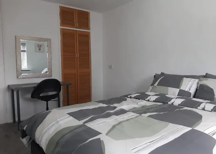 Daire Entire Rental, Easy Reach To Etihad Stadium *