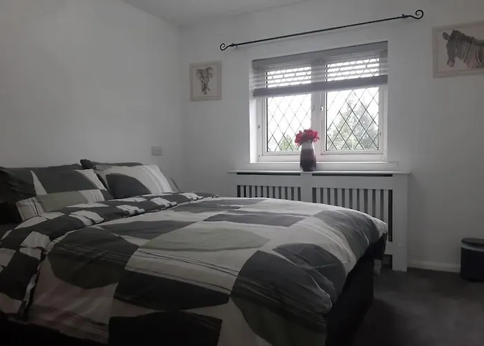 Entire Rental, Easy Reach To Etihad Stadium Manchester