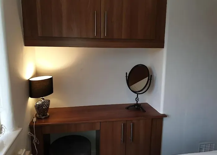 Cheerful 3 Bedroom House With Spacious Garden * Manchester