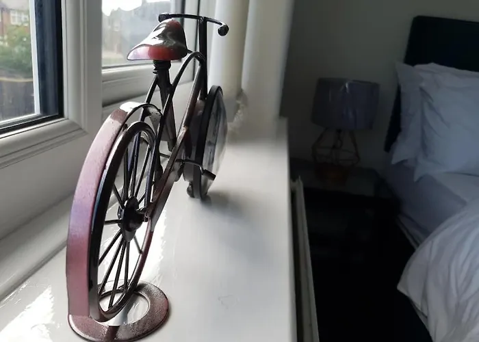 Cheerful 3 Bedroom House With Spacious Garden *