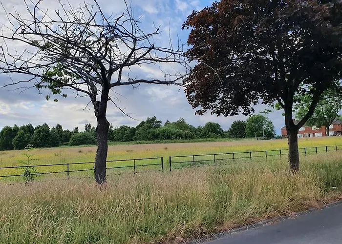 Cheerful 3 Bedroom House With Spacious Garden Prázdninový dům Manchester