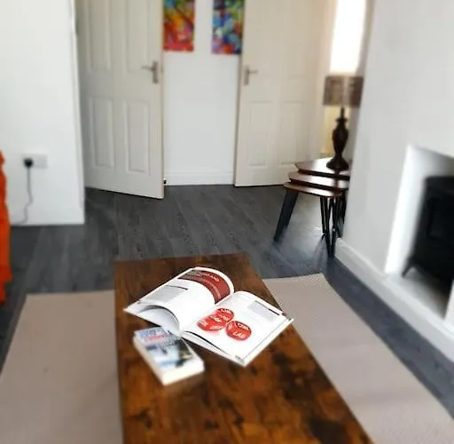 Prázdninový dům Cheerful 3 Bedroom House With Spacious Garden Manchester