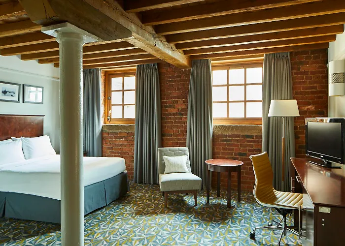 Marriott Victoria & 4*