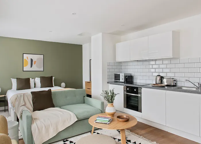 Cove Minshull Street 4*