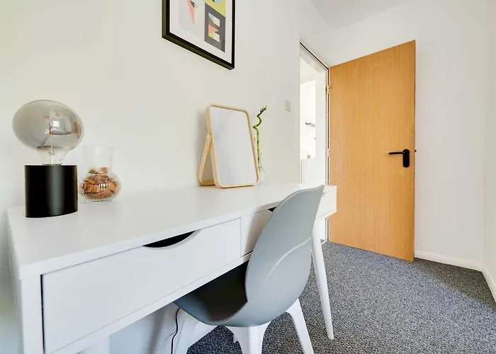 Pass The Keys Lovely 3 Bedroom Golf Club And Parking Ferienhaus Manchester