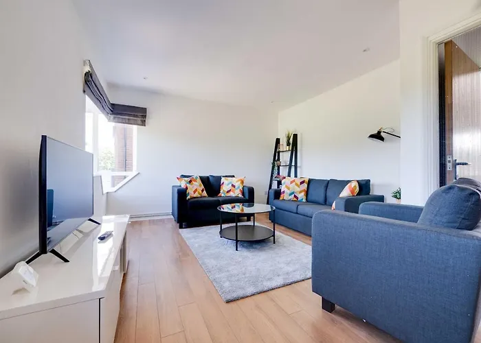 Ferienhaus Pass The Keys Lovely 3 Bedroom Golf Club And Parking Manchester