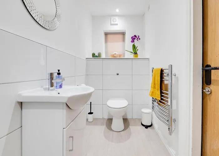 Pass The Keys Lovely 3 Bedroom Golf Club And Parking Ferienhaus Manchester