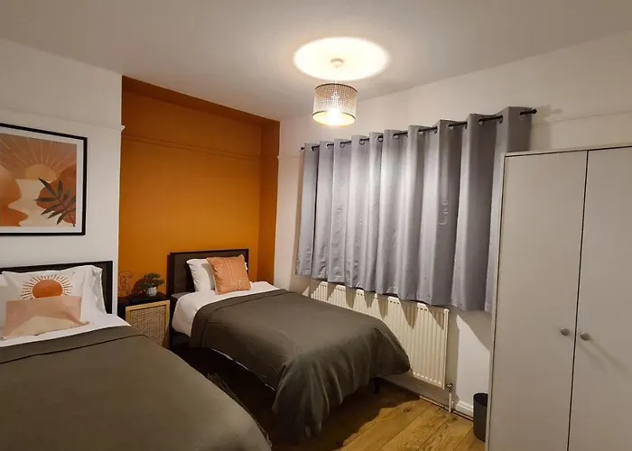 Bee - Byron House Manchester