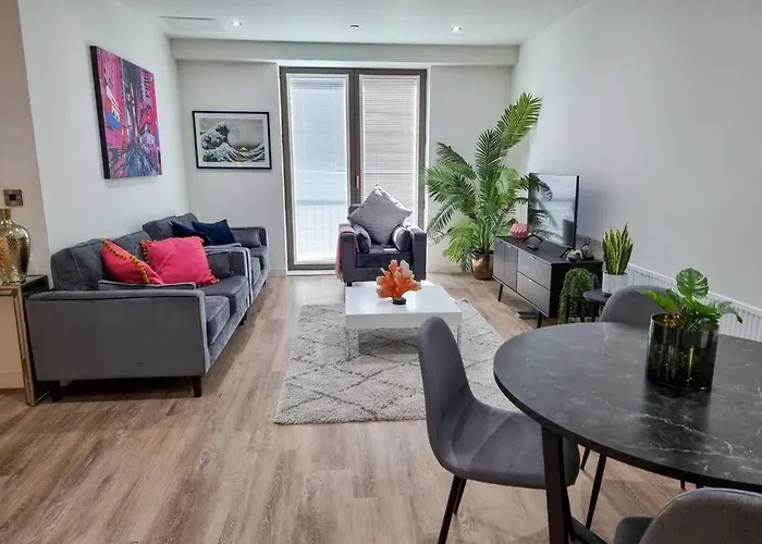 Luxury Centre Townhouse With Parking مانشستر