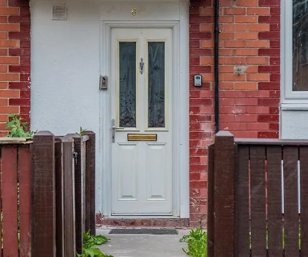 Bv Comfy Spacious 3 Bedroom House At Tatton Street Daire