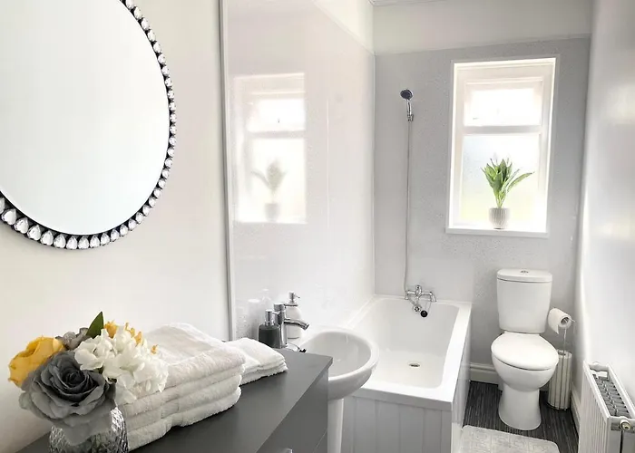 Cosy Cheerful 2 Bedrooms Near Piccadilly, Etihad Stadium Sleeps Up To 5 * Manchester