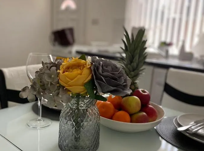 Cosy Cheerful 2 Bedrooms Near Piccadilly, Etihad Stadium Sleeps Up To 5 Σπίτι διακοπών *