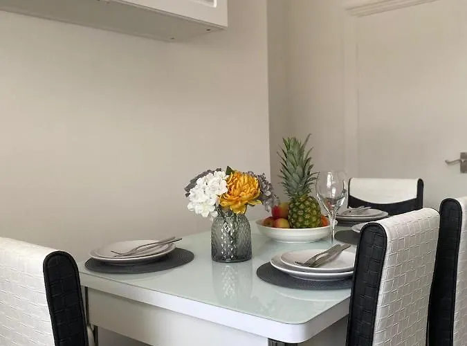 Cosy Cheerful 2 Bedrooms Near Piccadilly, Etihad Stadium Sleeps Up To 5 Μάντσεστερ