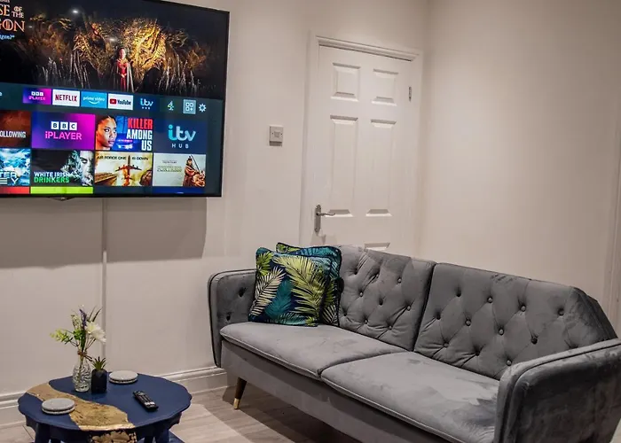 Bv Comfy Spacious 3 Bedroom House At Tatton Street Apartman