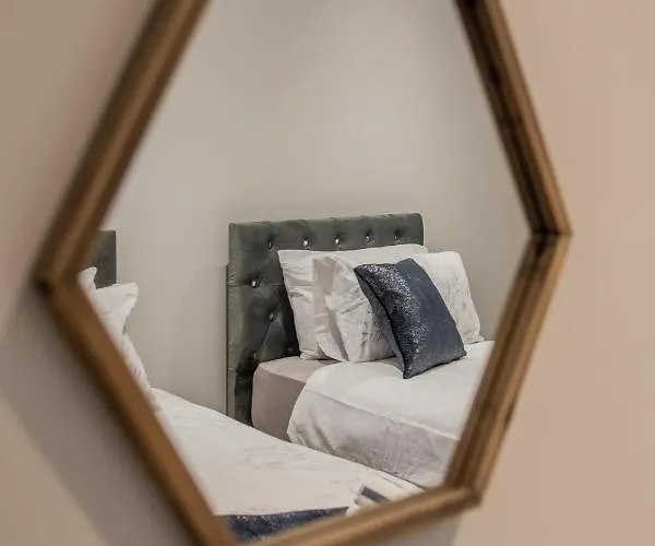 Bv Comfy Spacious 3 Bedroom House At Tatton Street *