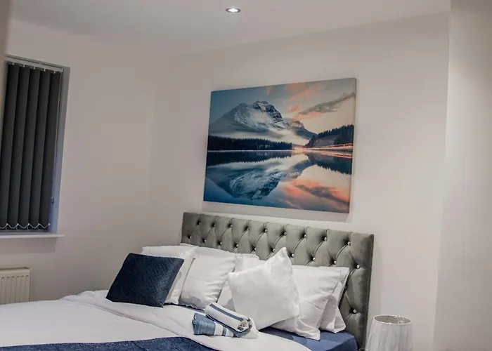 Daire Bv Comfy Spacious 3 Bedroom House At Tatton Street *