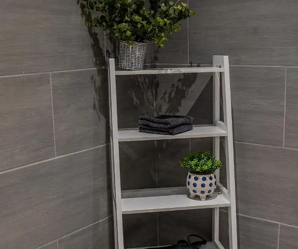 Daire Bv Comfy Spacious 3 Bedroom House At Tatton Street *