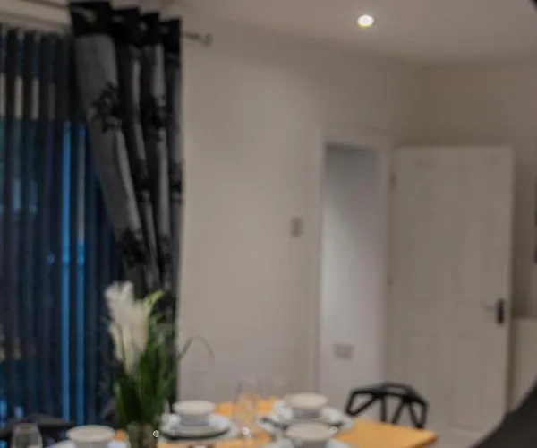 Apartman Bv Comfy Spacious 3 Bedroom House At Tatton Street *